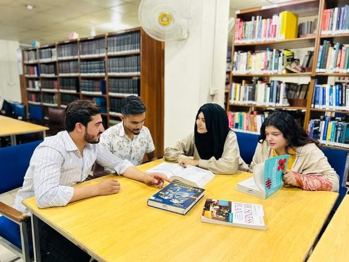 BIMS students group for referral scholarship